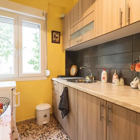 Апартаменты Lovely Small At Center Ираклион
